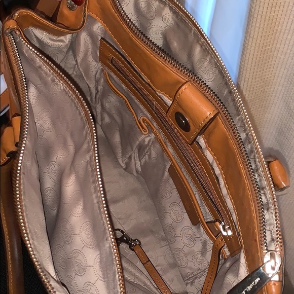 MK Handbag with long detachable straps authentic - Picture 5 of 8